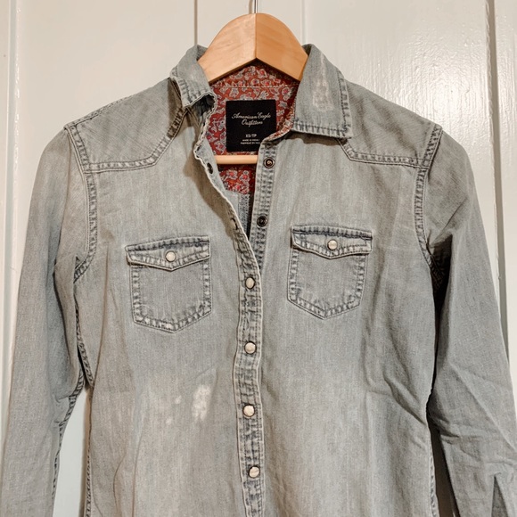 American Eagle Women’s Button-Up Denim Blouse - Picture 1 of 3